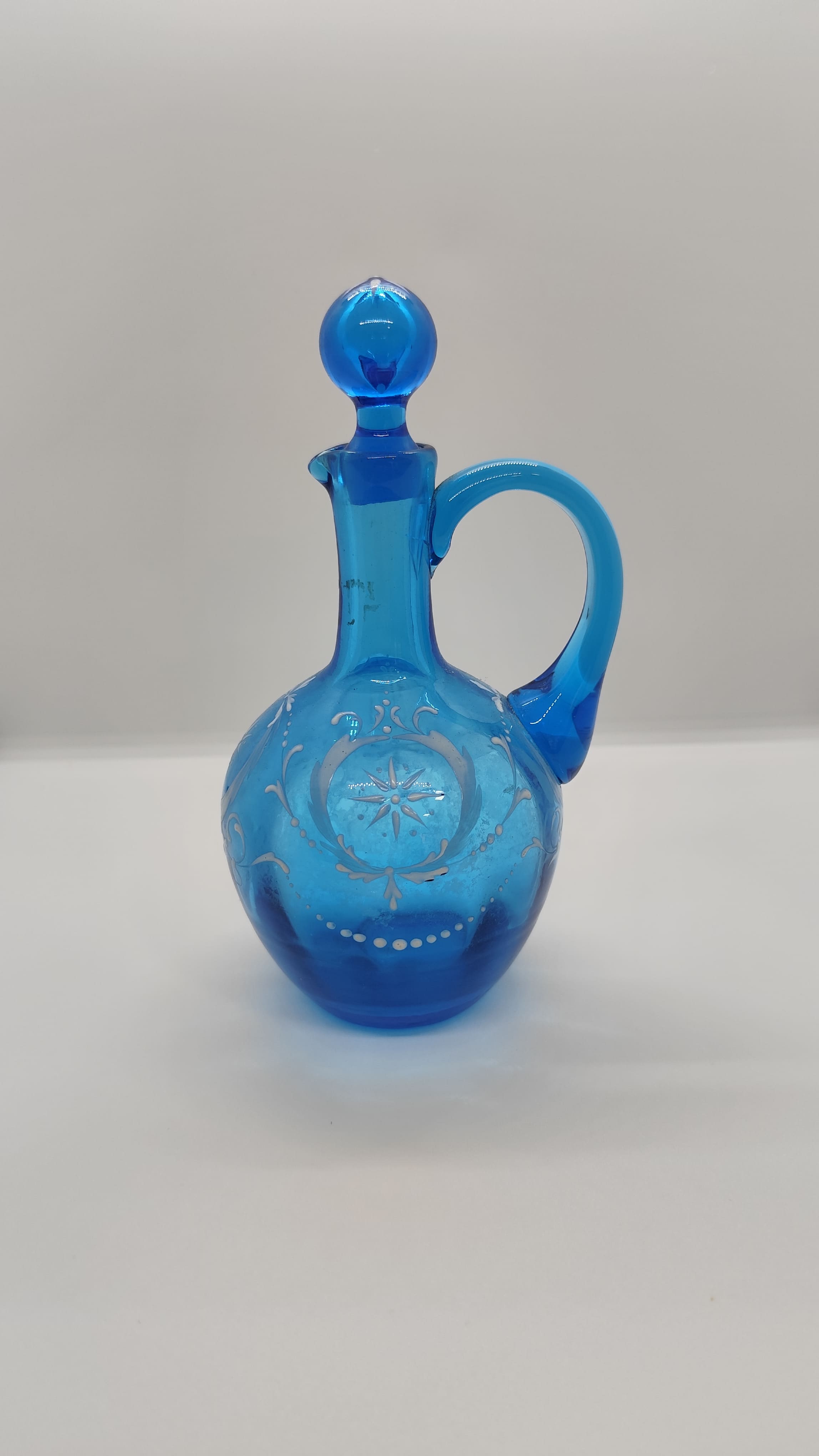 Licoreira em vidro veneziano azul.