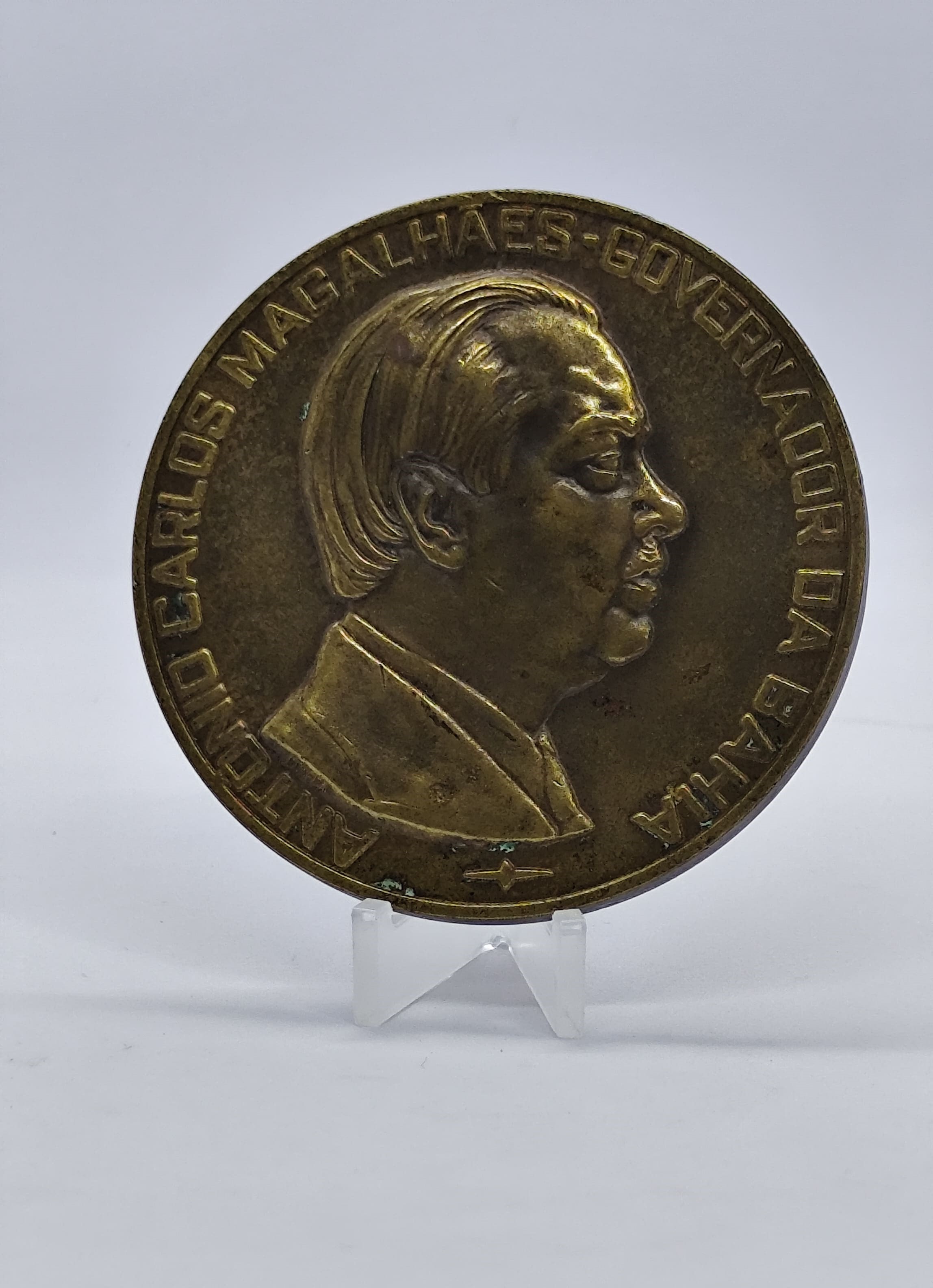 Medalha em bronze com a efígie de Antônio Carlos Magalhães ACM. Inauguração do anexo ao fórum Rui Barbosa 1975.