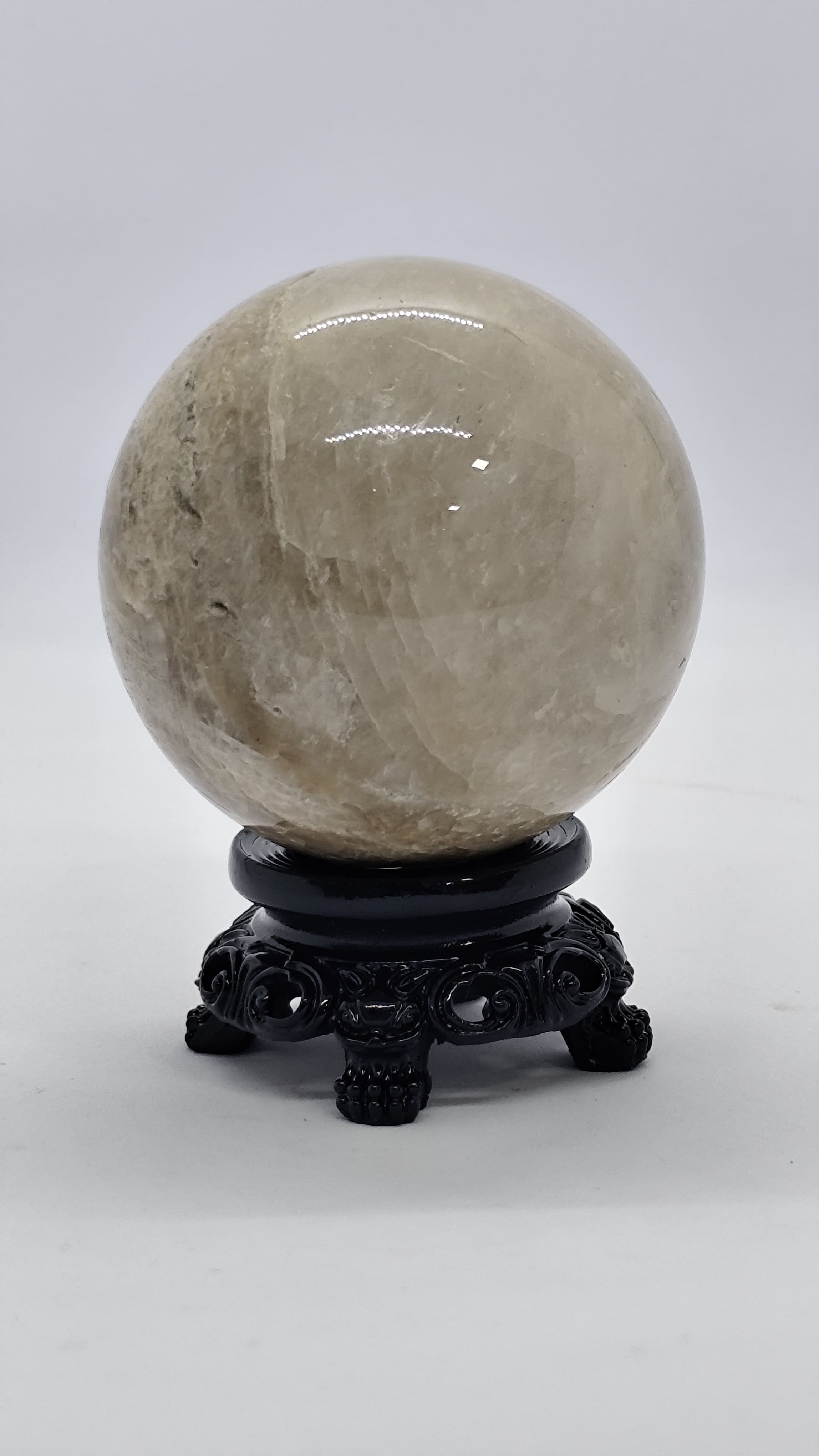 Esfera de quartzo bege.