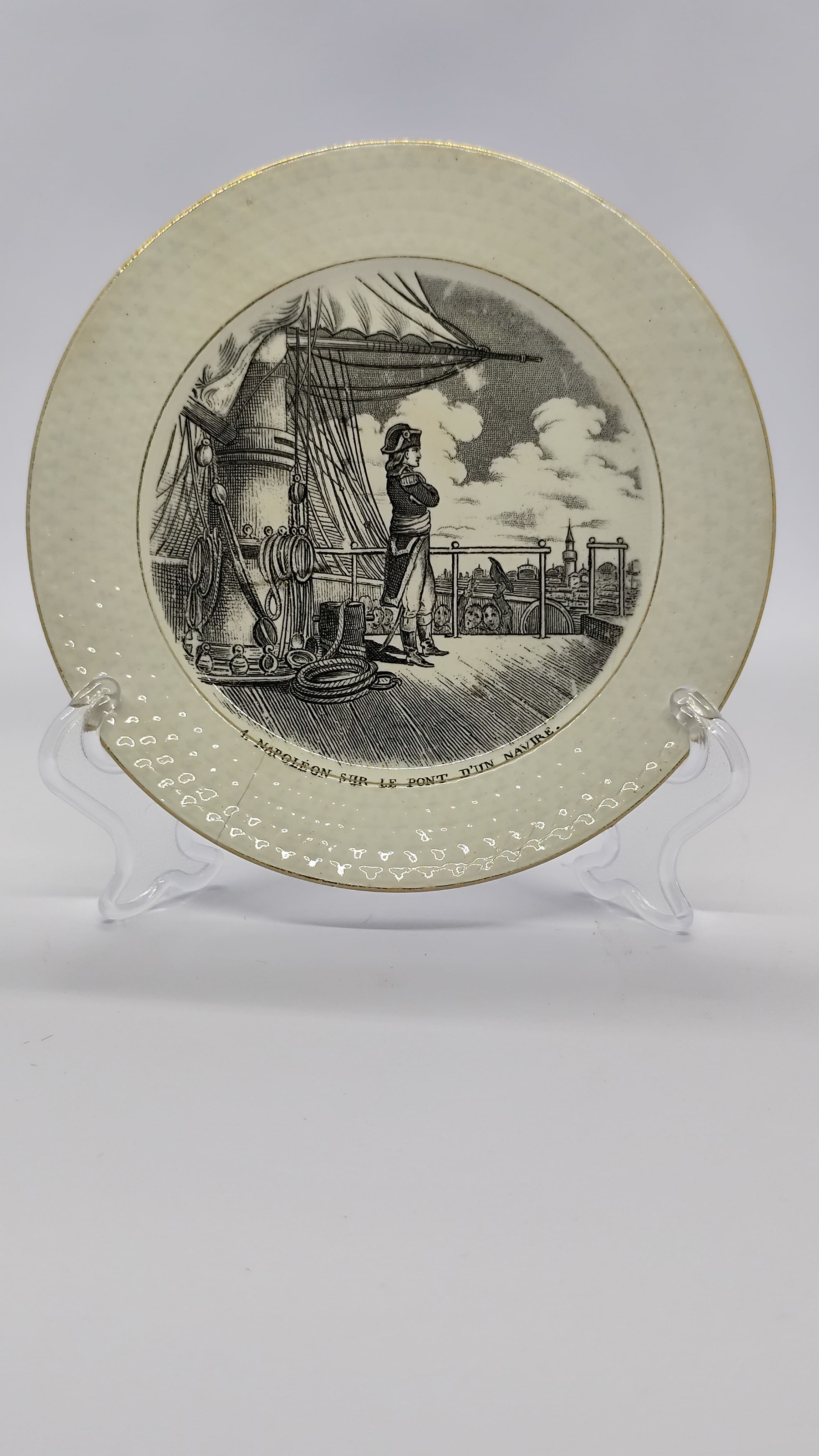 Prato com representação das batalhas de Napoleão.