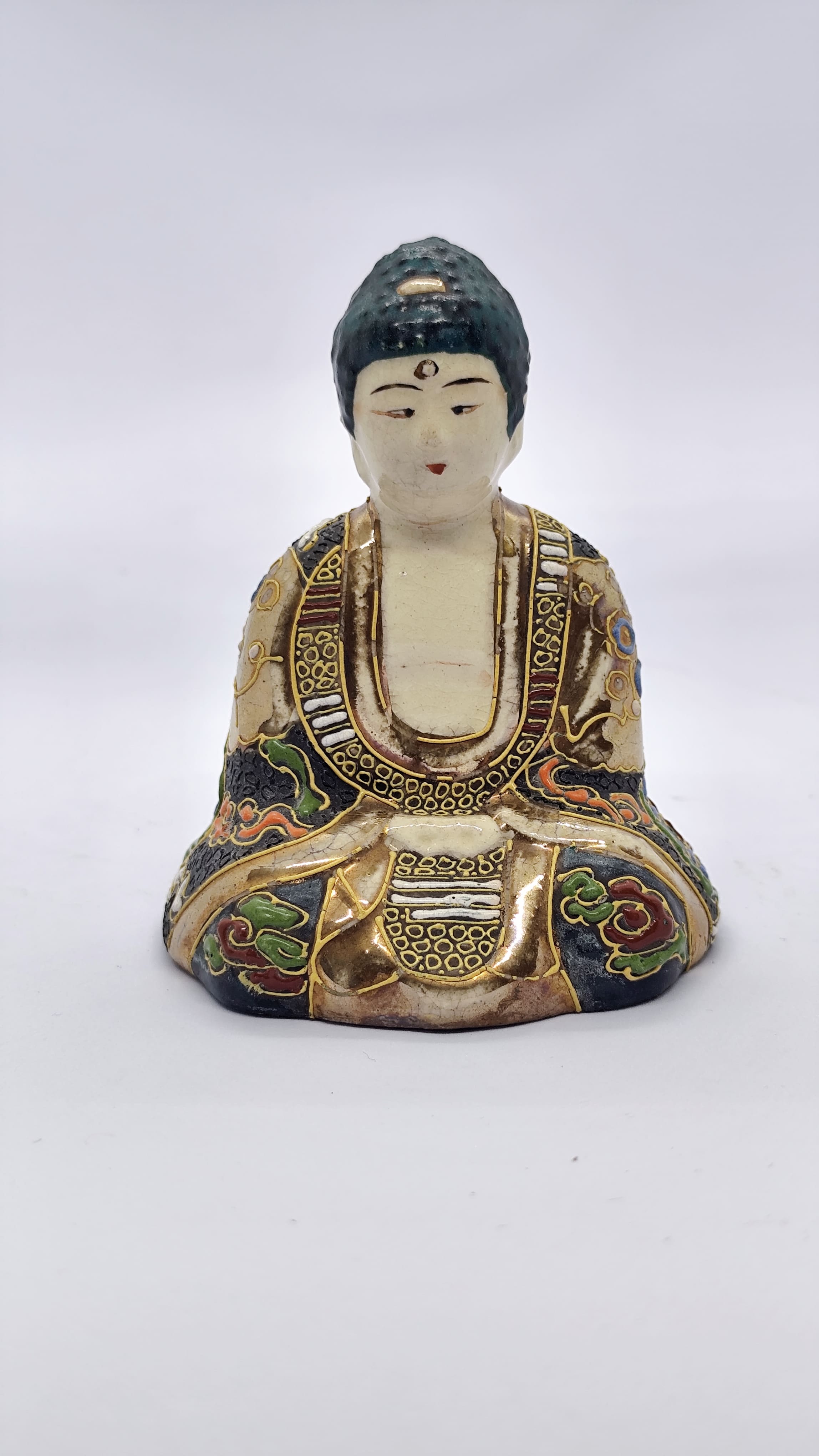 Buda em faiança.